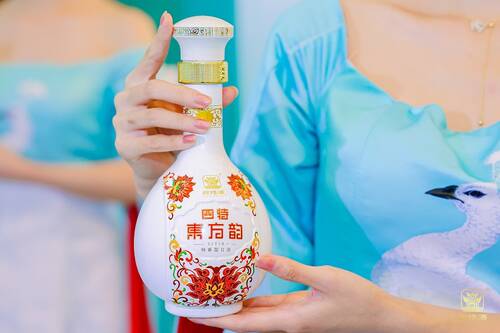 升學宴選什么酒？四特東方韻，品質(zhì)好酒禮敬未來！